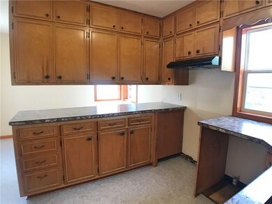 309 E 19th St S, Newton, IA 50208 - photo 4