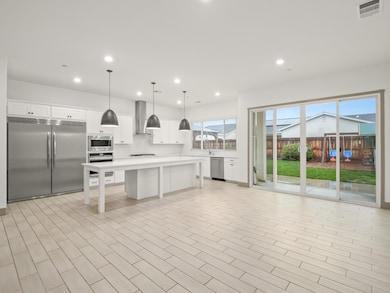 336 E Tyler Ct, Visalia, CA 93291 - photo 7