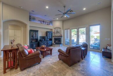 008_Spacious Living Room