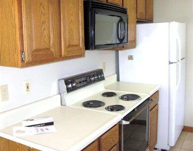 145 Pennacook Dr, Leominster, MA 01453 - photo 3