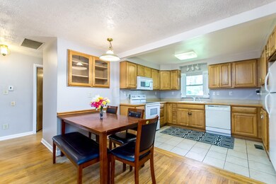 Eating Area/Kitchen