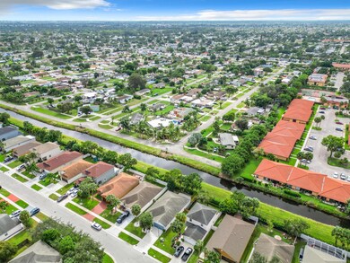 6004 Azalea Cir, West Palm Beach, FL 33415 - photo 3