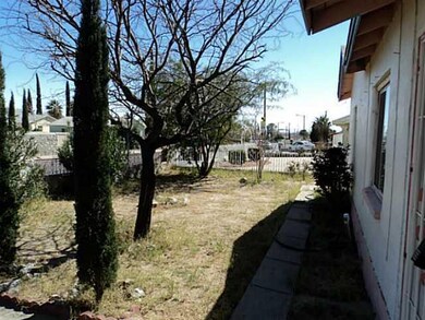 933 Giles Rd, El Paso, TX 79915 - photo 2