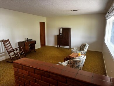 Sitting room featuring carpet floors and a textur