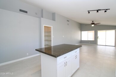 881 E Orchid Ln, Chandler, AZ 85225 - photo 5