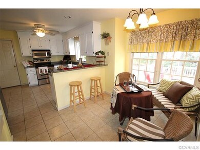 Modern eat-in kitchen, granite countertops, stainl