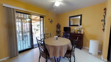 QKUXR6SeMZC - Dining Room(1)