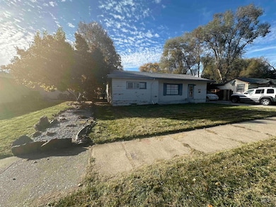 435 S 10th E, Mountain Home, ID 83647 - photo 2