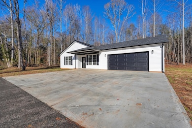 2225 Cowpens Pacolet Rd, Spartanburg, SC 29307 - photo 2