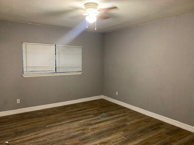 8136 Joplin St, Houston, TX 77017 - photo 5