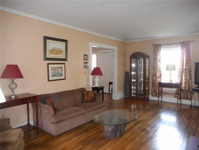Spacious & Bright Living Room