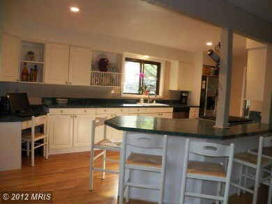 10523 Arrowood St, Fairfax, VA 22032 - photo 7