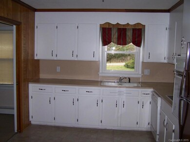 154 Hugo Ln, Statesville, NC 28677 - photo 3