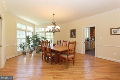 12010 Creekbend Dr, Reston, VA 20194 - photo 4