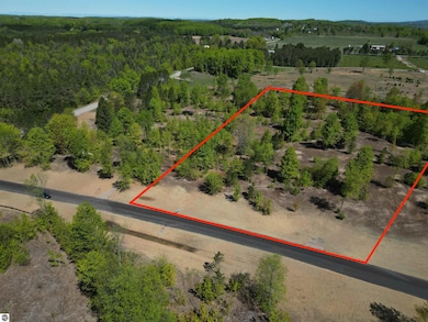 1029 E Solaris Way, Maple City, MI 49664 - photo 4