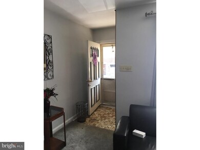 6825 Walnut Park Dr, Upper Darby, PA 19082 - photo 5