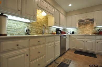 407 407 Amberwood Cir, Tyler, TX 75701 - photo 3