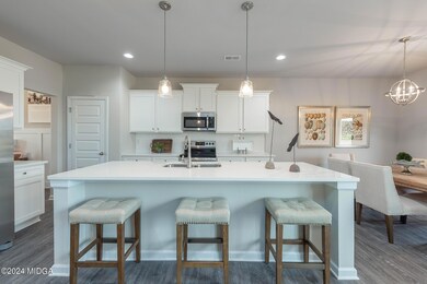 005 Centrally located kitchen with large
