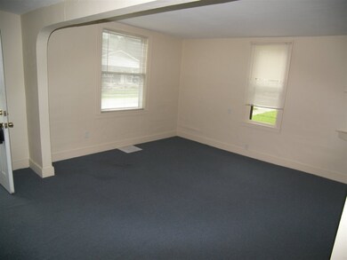 613 E Walnut St, Greentown, IN 46936 - photo 2