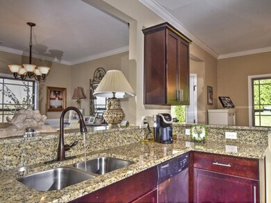 OPEN KITCHEN WBREAKFAST AREA