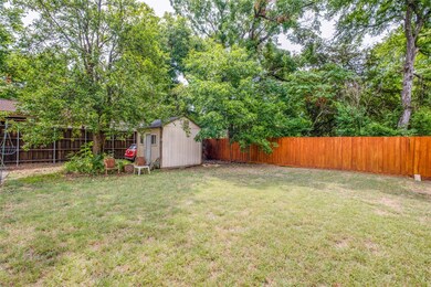 View of yard featuring an outdoor structure