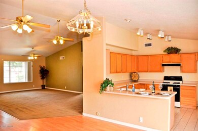 Living Room / kitchen