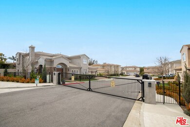 18326 Columbus Cir, Tarzana, CA 91356 - photo 2