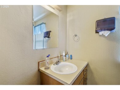 705 Queen Ave SW, Albany, OR 97321 - photo 6