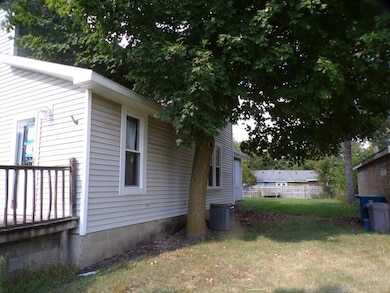 704 W Huron Ave, Vassar, MI 48768 - photo 6
