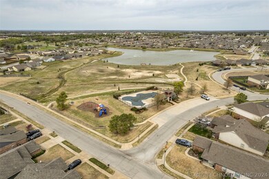 Neighborhood pool and park! Walking trails and ple