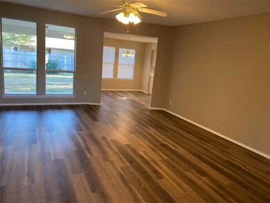 303 Preston Dr, Cleburne, TX 76033 - photo 2