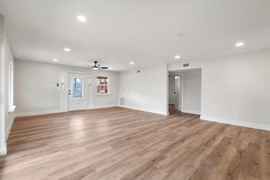 Living room/dining room
