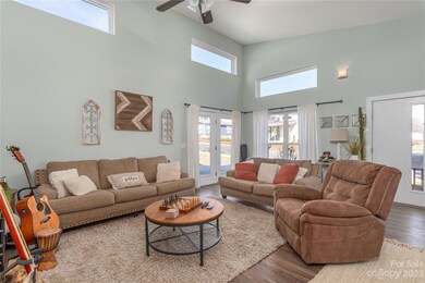 88 Strick Garden Ln, Hendersonville, NC 28792 - photo 4