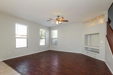 003-photo-living-room-6360085