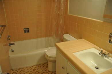 1608 W Northwest Blvd unit C, Winston Salem, NC 27104 - photo 6