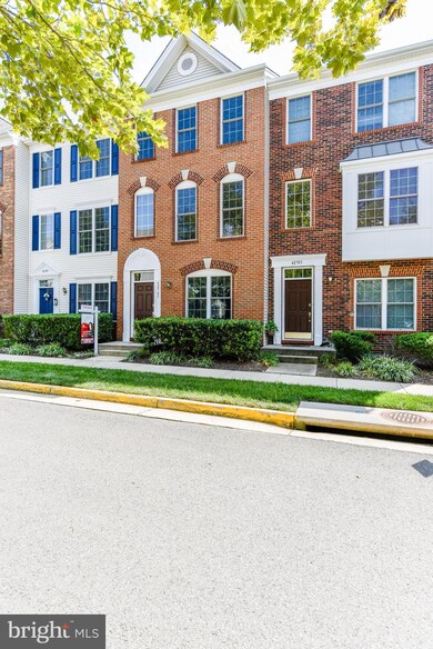 42785 Smallwood Terrace, Chantilly, VA 20152 - photo 3