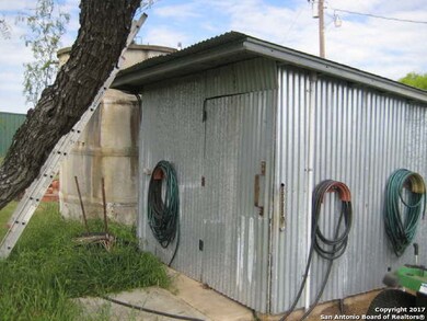595 County Road 354, Hondo, TX 78861 - photo 4