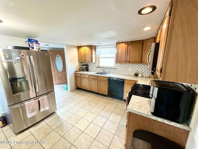 880 N Church St, Hazleton, PA 18201 - photo 6