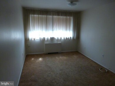 3737 Clarks Ln unit 406, Baltimore, MD 21215 - photo 3