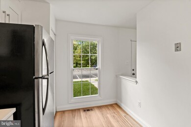 14327 Beaker Ct, Burtonsville, MD 20866 - photo 5