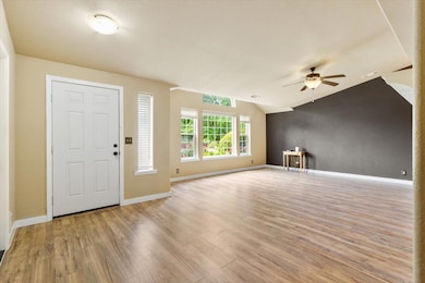 643 SW Leonard St, Grants Pass, OR 97526 - photo 6