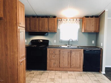 KITCHEN SIDE