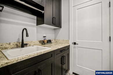 411 NW Crater Lake Dr, Dallas, OR 97338 - photo 6