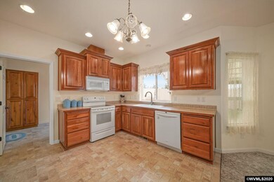 486 NE Holiday Ave, Dallas, OR 97338 - photo 3