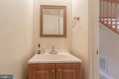 8110 Mallard Shore Dr, Laurel, MD 20724 - photo 5