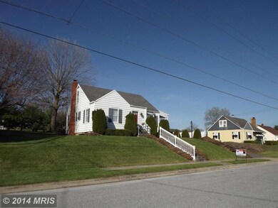 319 Commerce St, Waynesboro, PA 17268 - photo 2