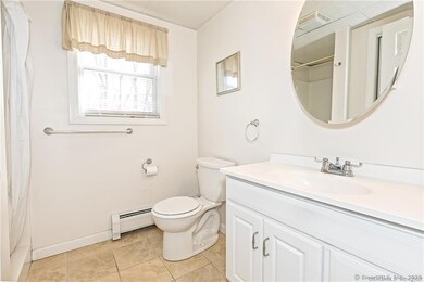 15 Indian Hill Ln unit Lower Level, Sandy Hook, CT 06482 - photo 5