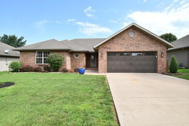 989 W Crestwood