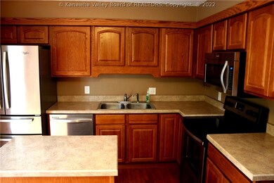 239 Pine Cir, Dunbar, WV 25064 - photo 2