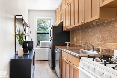 585 W 214th St unit 1A, New York, NY 10034 - photo 4